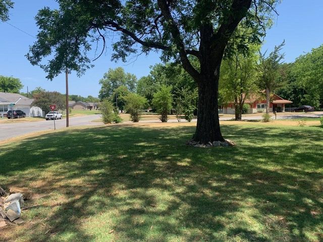 712 N Barrett Avenue, Denison, TX 75020