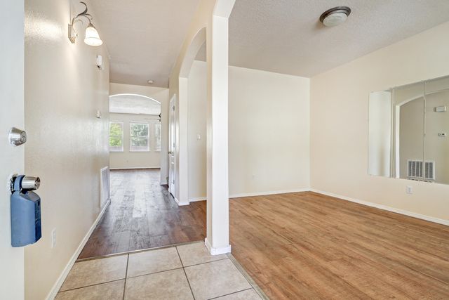 7108 Tree Line Avenue NW, Albuquerque, NM 87114