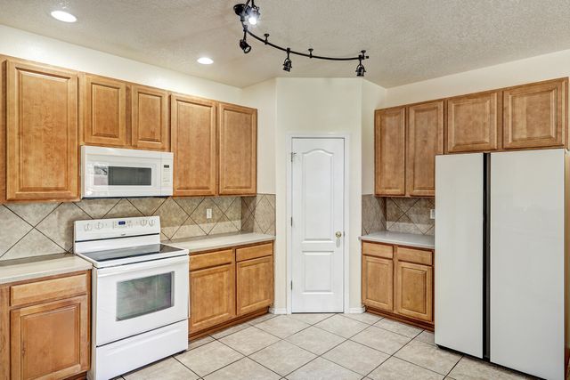 7108 Tree Line Avenue NW, Albuquerque, NM 87114