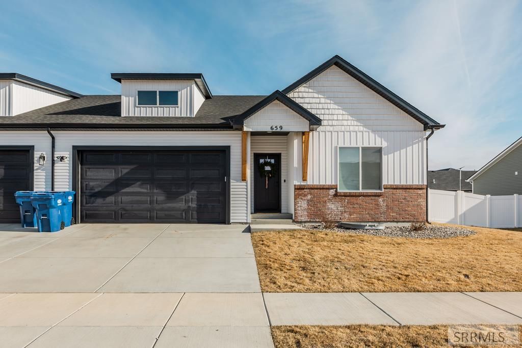 Image 1 of property listing at 676 Idaho Avenue, Sugar City, ID 83448