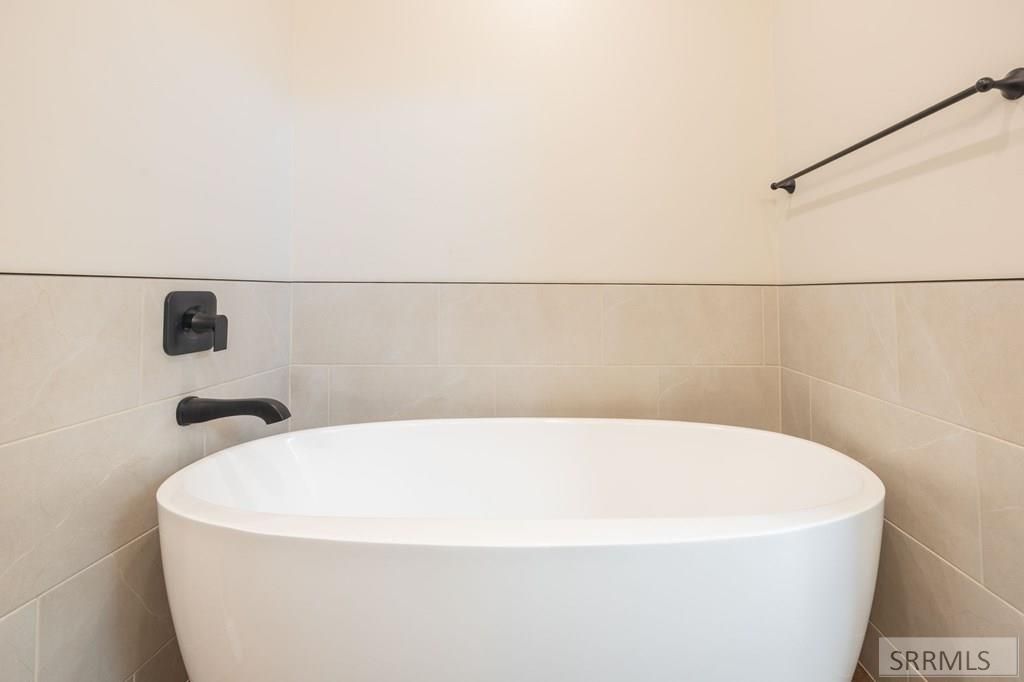 Image 16 of property listing at 676 Idaho Avenue, Sugar City, ID 83448