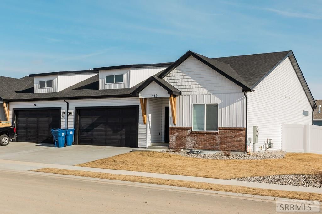 Image 2 of property listing at 676 Idaho Avenue, Sugar City, ID 83448