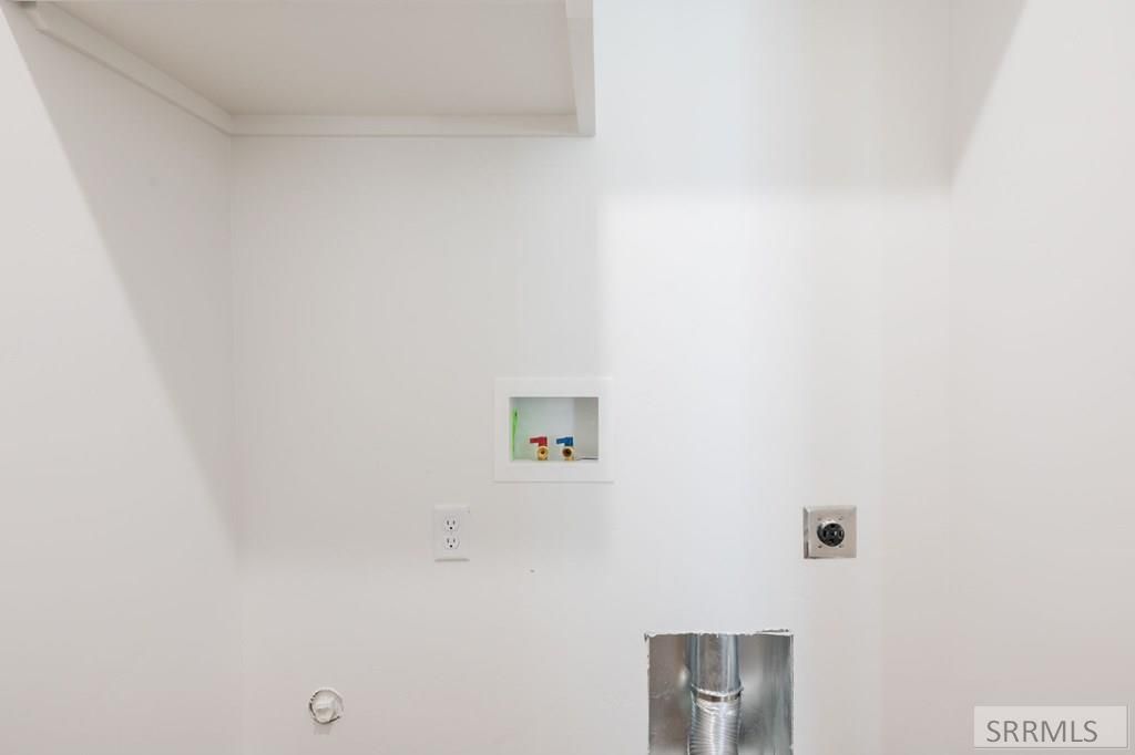 Image 20 of property listing at 676 Idaho Avenue, Sugar City, ID 83448