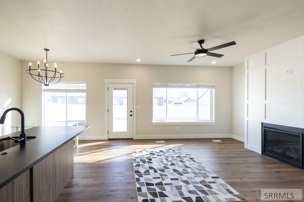 Image 3 of property listing at 676 Idaho Avenue, Sugar City, ID 83448