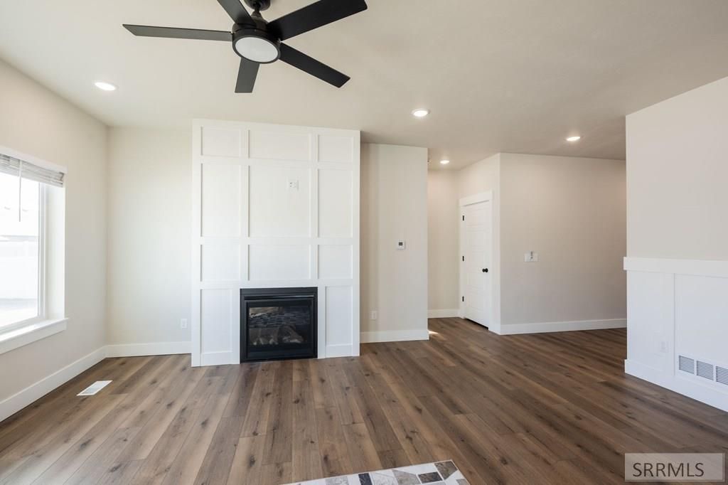 Image 4 of property listing at 676 Idaho Avenue, Sugar City, ID 83448