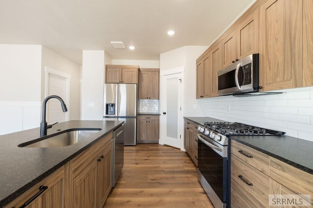 Image 7 of property listing at 676 Idaho Avenue, Sugar City, ID 83448