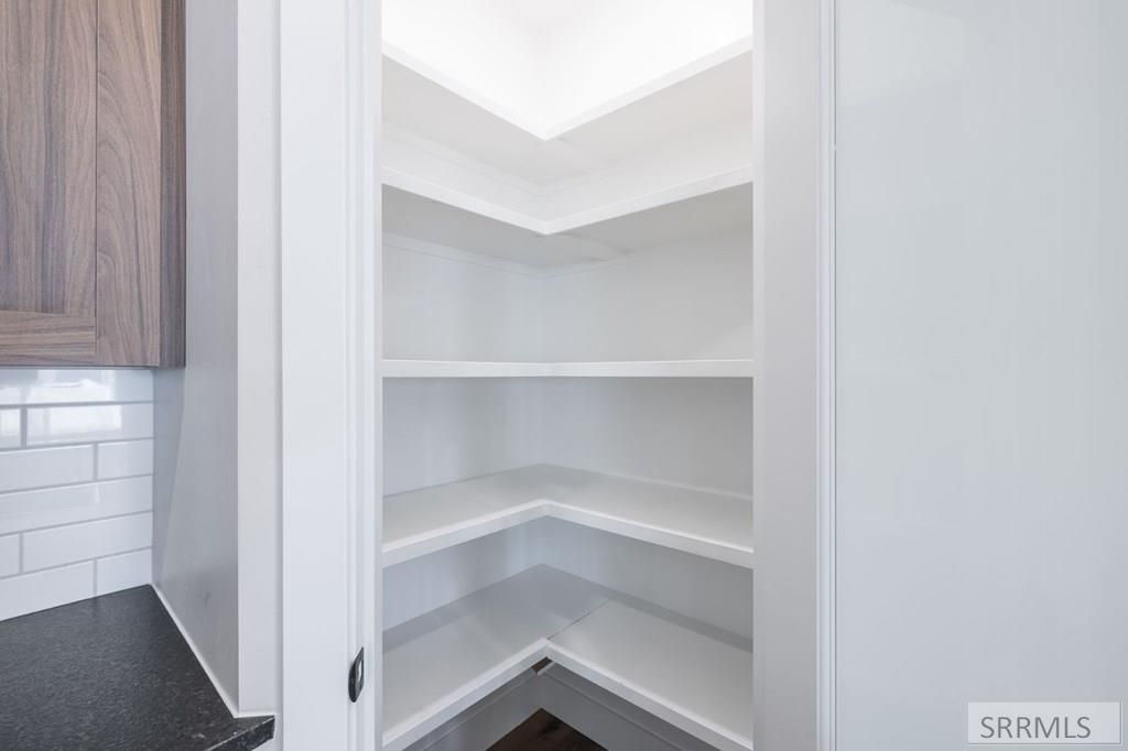 Image 9 of property listing at 676 Idaho Avenue, Sugar City, ID 83448