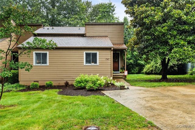 1747 Foxfire Cir, Henrico, VA 23238