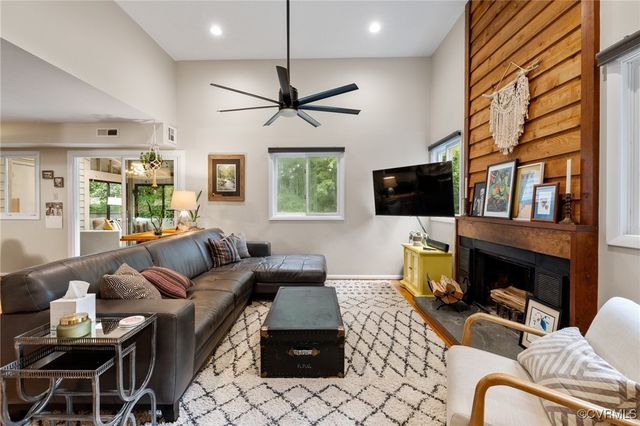 1747 Foxfire Cir, Henrico, VA 23238