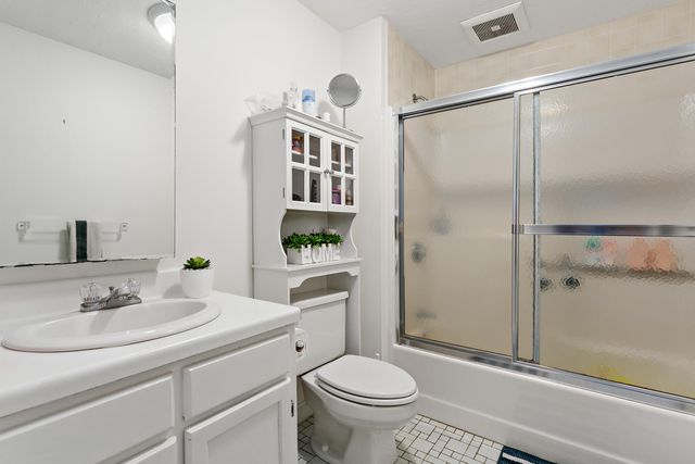 300 Falmouth Road APT 21C, Mashpee, MA 02649