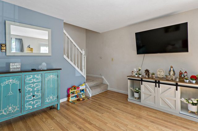 300 Falmouth Road APT 21C, Mashpee, MA 02649