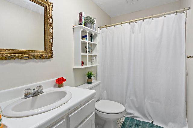 300 Falmouth Road APT 21C, Mashpee, MA 02649