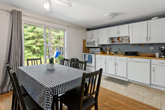 300 Falmouth Road APT 21C, Mashpee, MA 02649