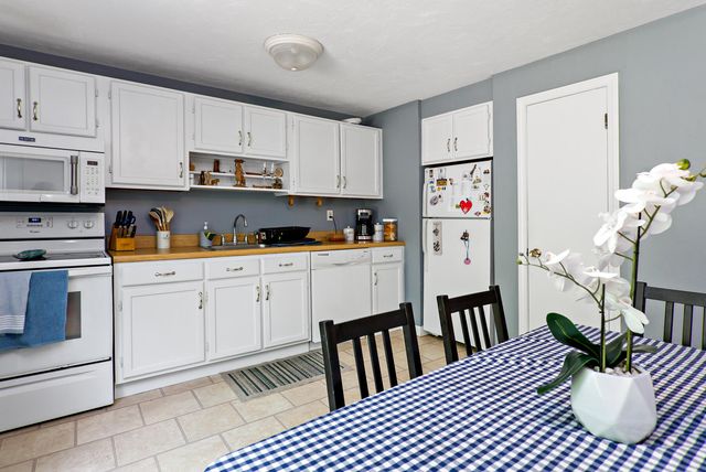 300 Falmouth Road APT 21C, Mashpee, MA 02649
