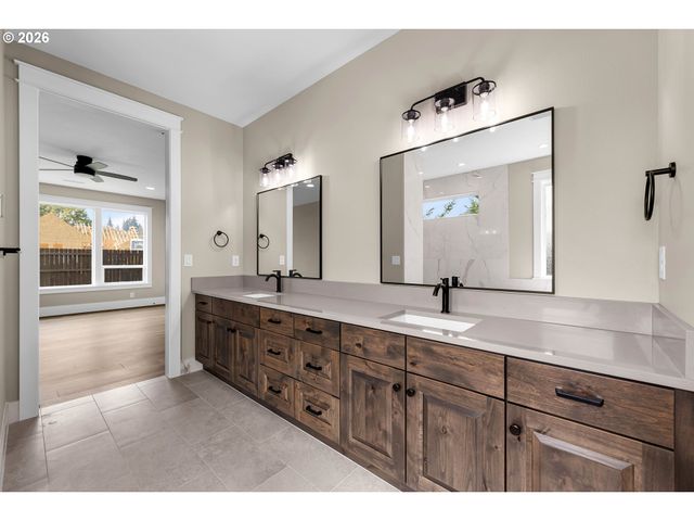 16029 Ne 180TH St, Brush Prairie, WA 98606