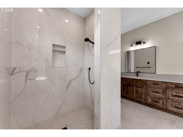 16029 Ne 180TH St, Brush Prairie, WA 98606
