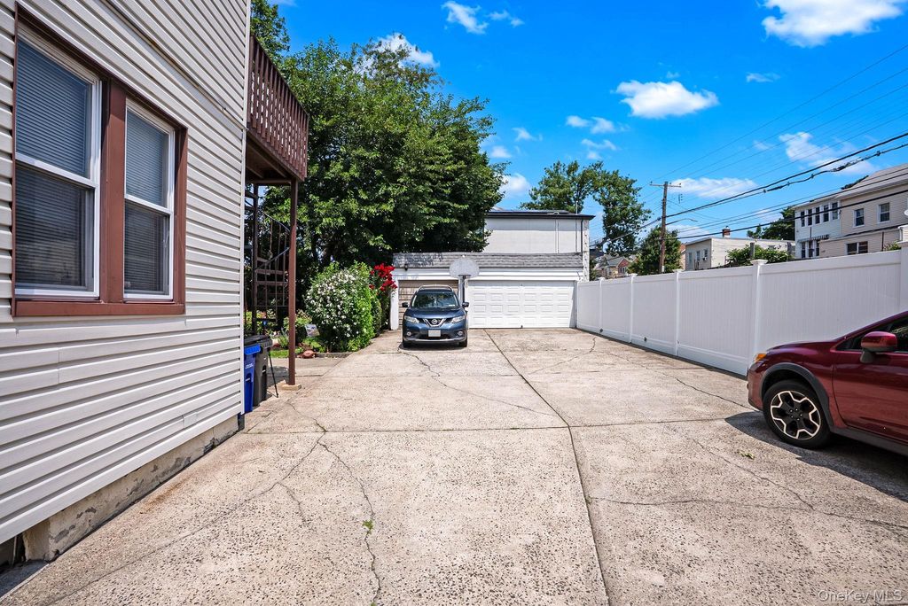 122-15 23rd Avenue, College Point, NY 11356 — photo 4