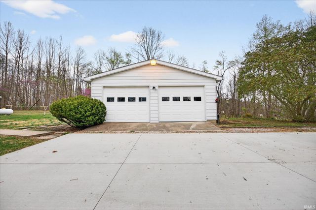 745 Vinegar Hill Road, Bedford, IN 47421