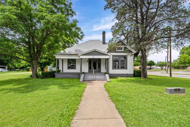 741 N Anglin Street, Cleburne, TX 76033