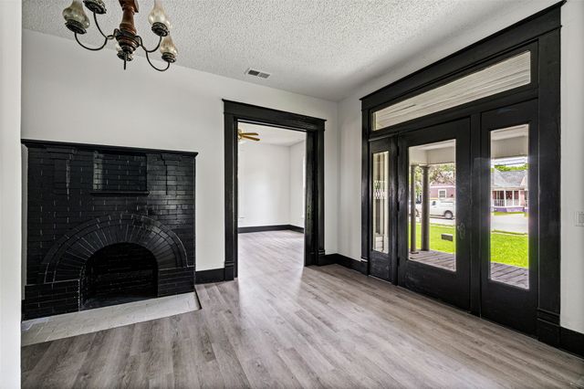 741 N Anglin Street, Cleburne, TX 76033