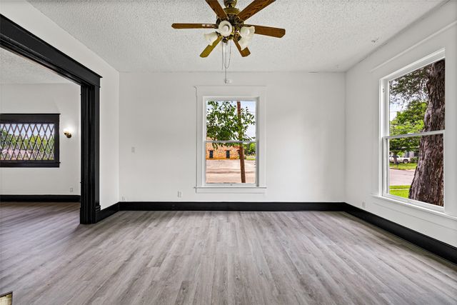 741 N Anglin Street, Cleburne, TX 76033