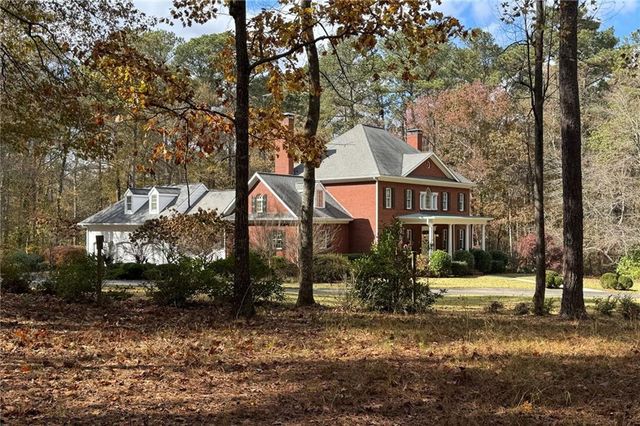 8467 Hearn Road, Chattahoochee Hills, GA 30268