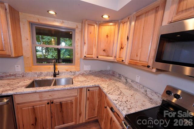616 Twinbrook Lane, Maggie Valley, NC 28751
