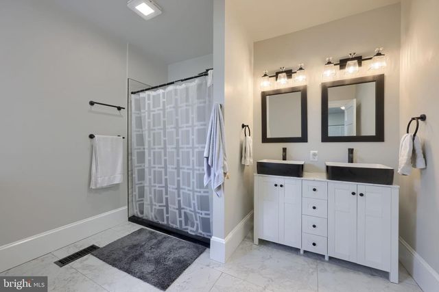 657 W ORANGE ST, Lancaster, PA 17603