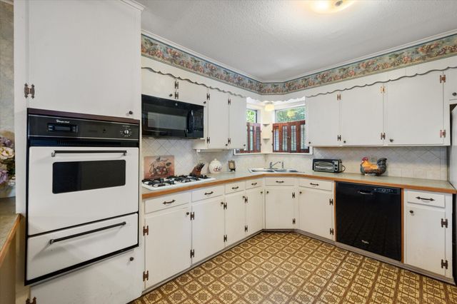 812 N Wright Avenue, Kerens, TX 75144
