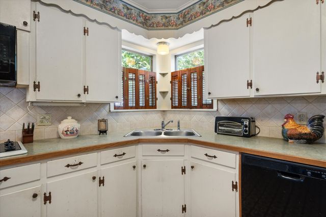 812 N Wright Avenue, Kerens, TX 75144