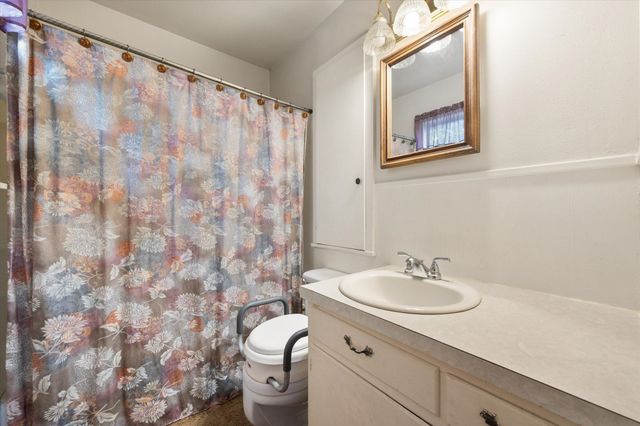 812 N Wright Avenue, Kerens, TX 75144