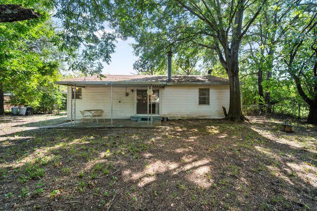 812 N Wright Avenue, Kerens, TX 75144