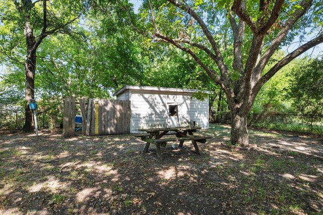 812 N Wright Avenue, Kerens, TX 75144