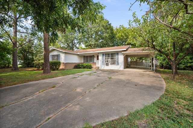 812 N Wright Avenue, Kerens, TX 75144