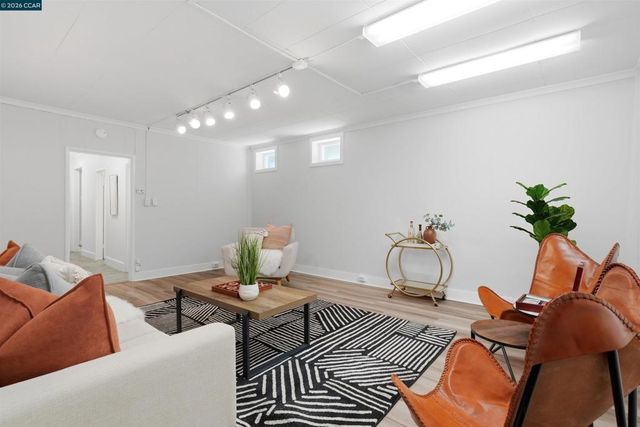 961 Arlington Avenue, Berkeley, CA 94707