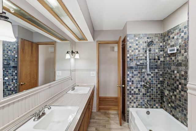 2019 W 24th St N, Wichita, KS 67204