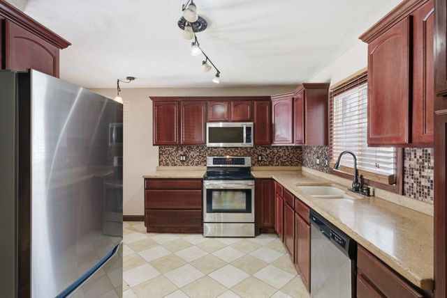 2019 W 24th St N, Wichita, KS 67204