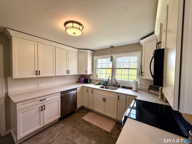 7 Taylor Drive, Norwich, CT 06360