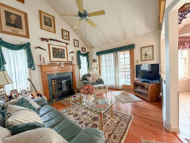 40 GREEN MEADOW DR, Langhorne, PA 19047