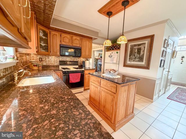 40 GREEN MEADOW DR, Langhorne, PA 19047