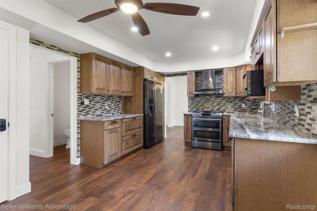 4061 Middlebury Drive, Troy, MI 48085