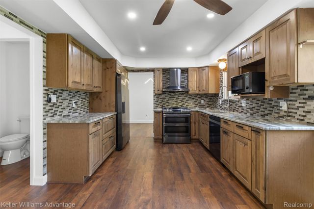 4061 Middlebury Drive, Troy, MI 48085