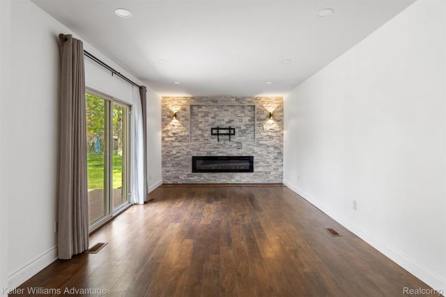 4061 Middlebury Drive, Troy, MI 48085
