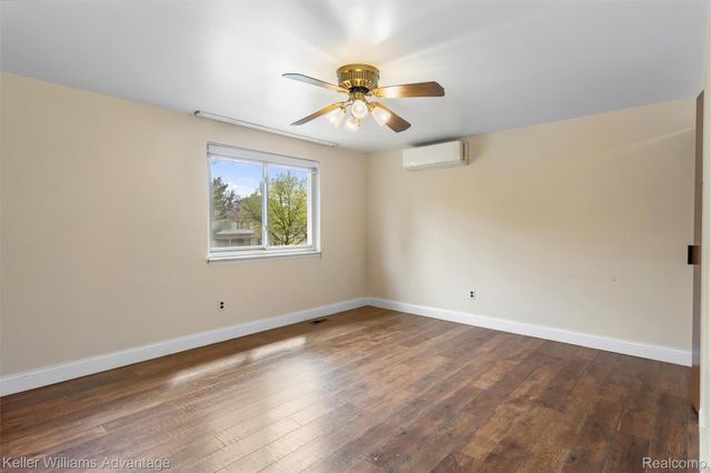 4061 Middlebury Drive, Troy, MI 48085