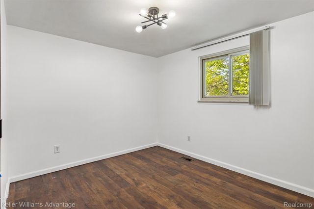 4061 Middlebury Drive, Troy, MI 48085