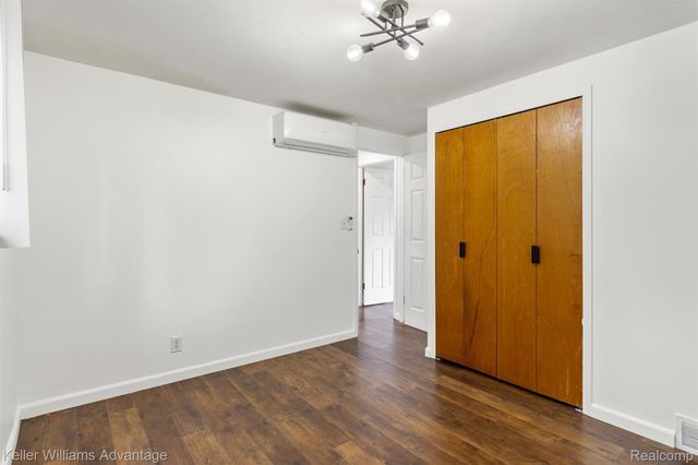 4061 Middlebury Drive, Troy, MI 48085