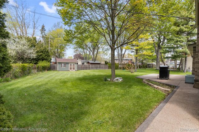 4061 Middlebury Drive, Troy, MI 48085