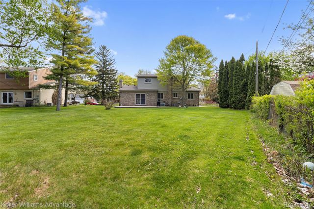4061 Middlebury Drive, Troy, MI 48085