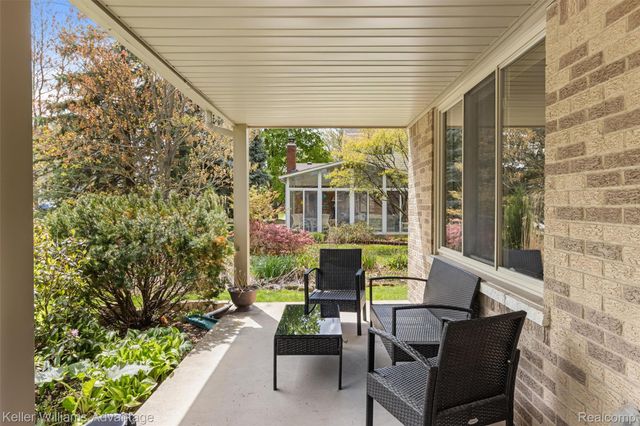 4061 Middlebury Drive, Troy, MI 48085