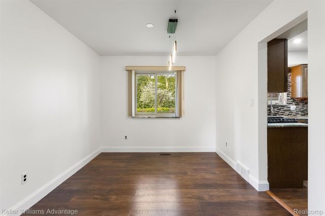 4061 Middlebury Drive, Troy, MI 48085